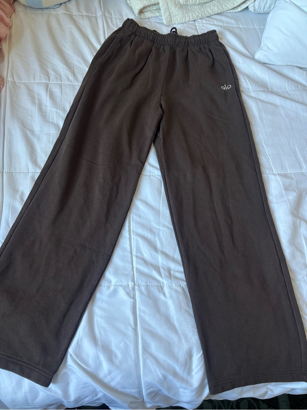 ALO Yoga Women's Straight Leg Lounge Pants in Dark Brown